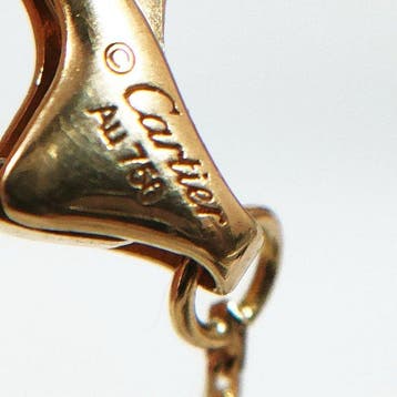 Cartier - Ketting met hanger - 18 karaat Geel goud - amulet, Handtassen en Accessoires