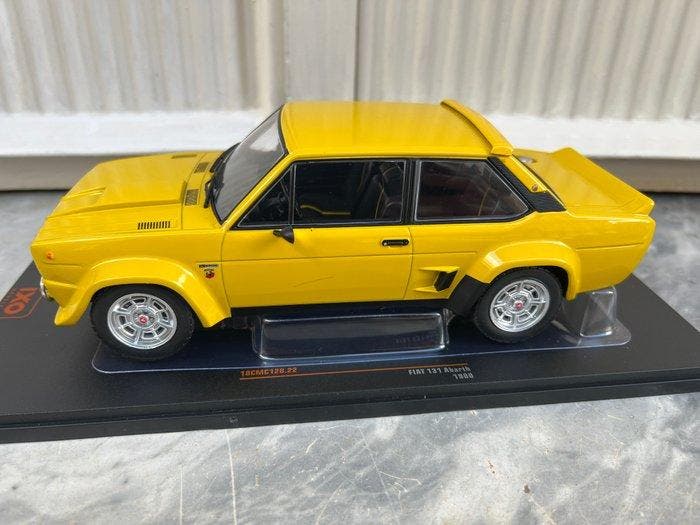 IXO 1:18 - Modelauto - Fiat 131 Abarth 1980, Hobby & Loisirs créatifs, Voitures miniatures | 1:5 à 1:12