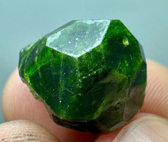Ultrazeldzame topgroene demantoïde granaat Kristal- 18 t -, Verzamelen, Mineralen en Fossielen