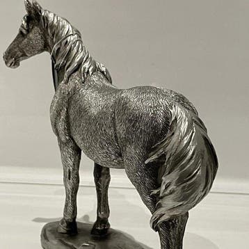 sculptuur, Contemporary Metallic Horse Ornament – Stylish