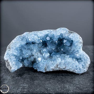 Natuurlijke celestiet-druse uit Madagaskar – Een hemelblauw