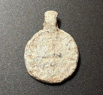Médiéval, époque des Croisés Plomb Pendentif rond avec deux