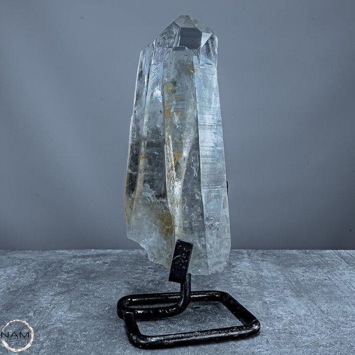 Natuurlijke lemurische bergkristal op standaard – Een, Verzamelen, Mineralen en Fossielen