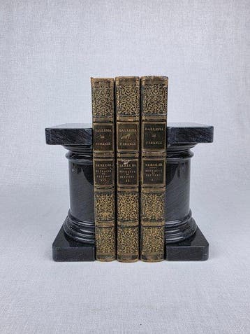Serre-livres (2) - Marbre - Couple du XXe siècle.