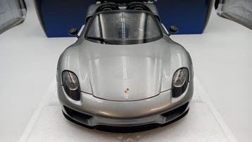 Autoart 1:12 - Modelauto - Porsche 918 Spyder 2013 with, Nieuw