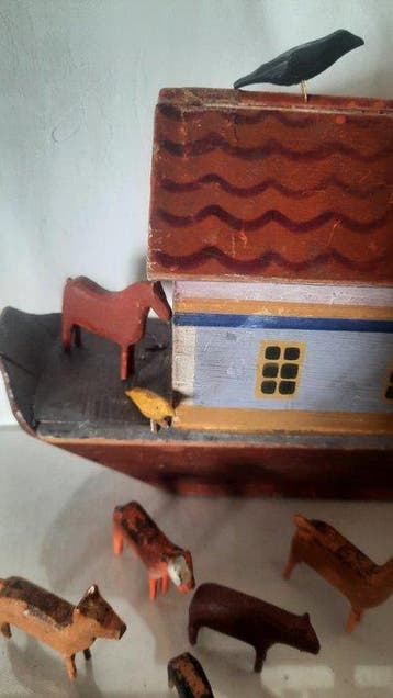 Folk-Art - Speelgoed Painted Wooden Noahs Ark With Figures