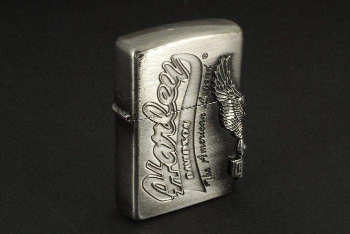 Zippo - Harley-Davidson Eagle Emblem Model - Zakaansteker -, Verzamelen, Rookartikelen, Aanstekers en Luciferdoosjes