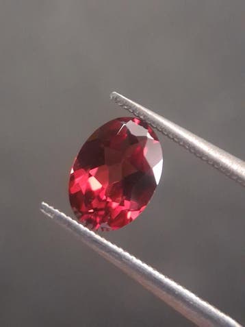 Natural Red Garnet - Rhodolite - 0.918 ct - oval - unheated-, Verzenden