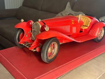 Pocher 1:8 - Voiture miniature - Alfa Romeo 8C scuderia