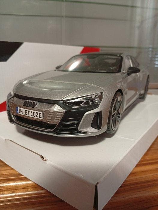Bburago 1:18 - Modelauto - Audi - Audi RS e-tron GT 2022., Hobby en Vrije tijd, Modelauto's | 1:5 tot 1:12