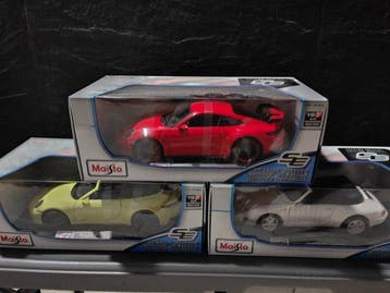 Maisto 1:18 - Model sportwagen (3) - Porsche 911 Targa 4 GTS, Nieuw