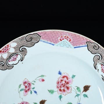 Schotel - Très large plat en porcelaine aux émaux de la
