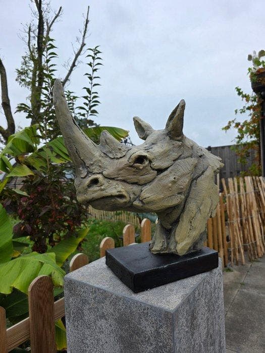 Beeld, XL Rhino Head - 44.5 cm - MGO, Antiquités & Art, Art | Objets design