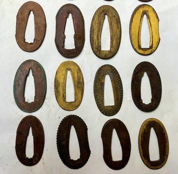 Antieke Japanse 24-sepa-set voor katana, zwaard, wakizashi