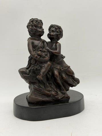 Naar Auguste Moreau (1834-1917) - Beeld, Un Secret (ook wel
