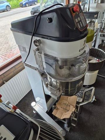 Bakkerij deegkneders spiralmixers  VEILING