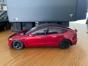 Tesla Dealer Edition 1:18 - Modelauto - Tesla Model 3