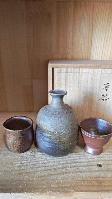Bizen-yaki Sake Set by a Renowned Japanese Artist (Tokkuri +