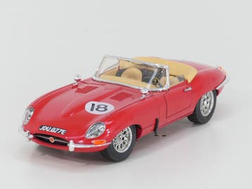 Schaal 1:18 Bburago 3016  Jaguar E-Type Cabriolet 1961 Ro..., Hobby & Loisirs créatifs, Ophalen of Verzenden