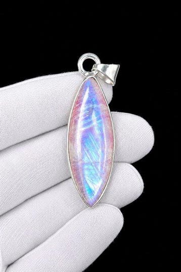 Pendentif exquis de pierre lune rose - monté sur argent 925
