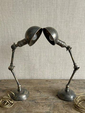 Rare paire de lampes de bureau articulées – Laiton argenté