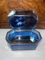 Doos - Kristal, koningsblauw - Twee glazen dozen, Antiek en Kunst