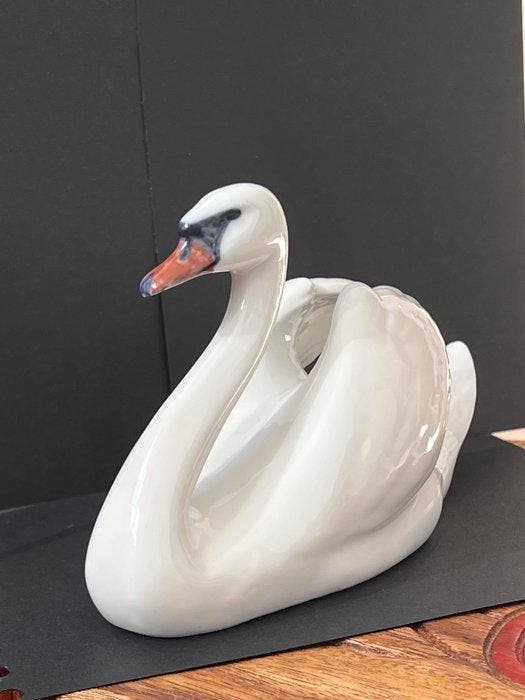 Royal Copenhagen - Beeldje - Swan, model no. 7555 -, Antiquités & Art, Antiquités | Verre & Cristal