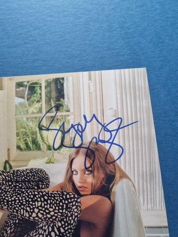 Sydney Sweeney - 10x8 color satin photograph - Signed in