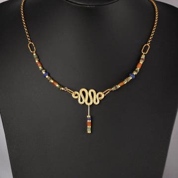 Oude Egypte, late periode Ketting en oorbellen met kralen