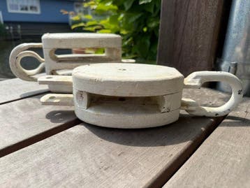 brocante - Werkgereedschap (2) Antiek - Katrol 2 items oude