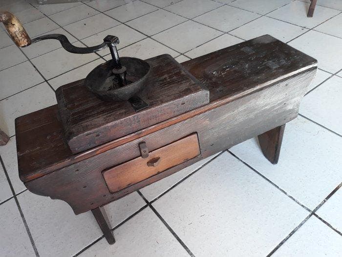 Koffiemolen - hout, ijzer bot, Antiek en Kunst, Antiek | Overige Antiek