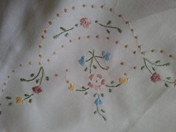 Ensemble de lit printanier délicat avec de belles fleurs