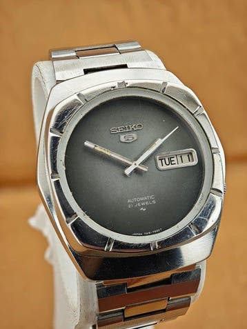 Seiko - Seiko 5 Automatic Grey Sunburst Dial – Vintage 1970s