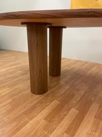 Organische walnoot eettafel – unieke traanvorm - Levering, Huis en Inrichting, Ophalen of Verzenden, Nieuw