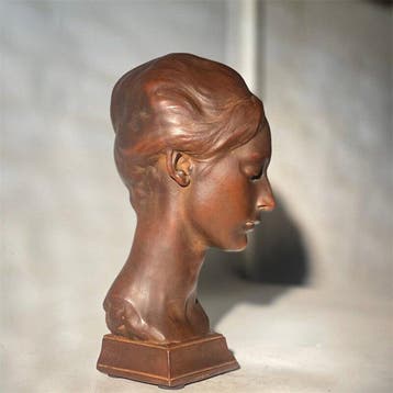 Beeld, Half body sculpture of a girls bust - 25 cm - Steen