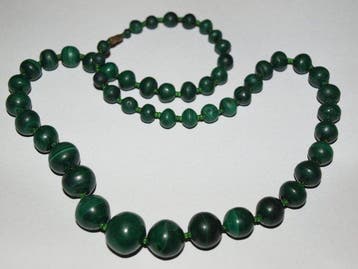 Ancien Collier en Malachite . fin 1950 . 600 carats Bijoux-