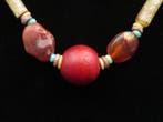 Égypte ancienne Collier composé de perles de verre, de