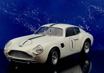 CMC 1:18 - Modelauto - Aston Martin DB4 GT Zagato, Hobby en Vrije tijd, Nieuw