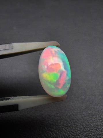 2.3cts White Opal Cabochon- 0.46 g