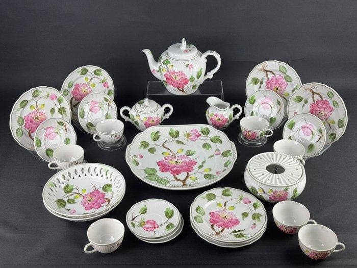 August Warnecke - Theeservies (28) - Hibiskus, Hybiscus -, Antiquités & Art, Antiquités | Meubles | Tables