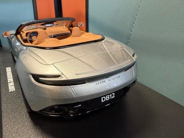 GT Spirit 1:18 - Model sportwagen - Aston Martin V12 VOLANTE