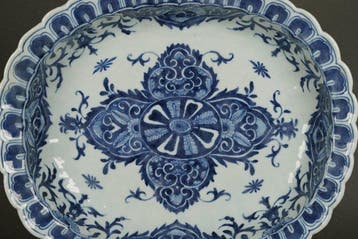 Kangxi (1662-1722) - Kom - Peonies, Chrysanthemum, Magnolia