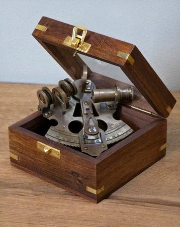 Sextant (2) - Hout, Messing - Maritiem sextant in kist
