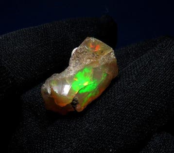 Opaal Multi Fire Ethiopische Welo-vuuropal ruwe steen- 3.25