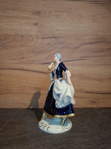 Royal Dux Porzellan-Manufaktur - Figuur - Figurka damy w