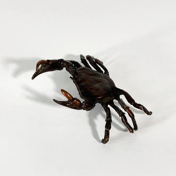 Two Bronze Crab Tea Ornaments, Okimono () - sculptuur Brons