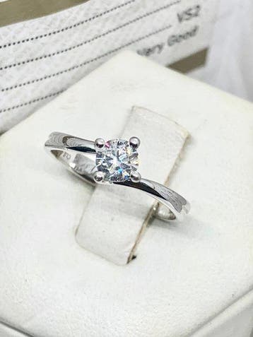 Damiani - Ring - 18 karaat Witgoud - 0.40ct. tw. Diamant