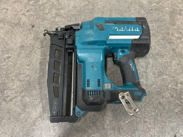Veiling - Makita accu bradsmachine 18V body DBN600ZJ, Bricolage & Construction, Outillage | Autres Machines