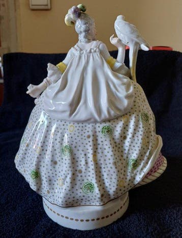 Volkstedt - Beeldje, Elégante et son perroquet - 17 cm -