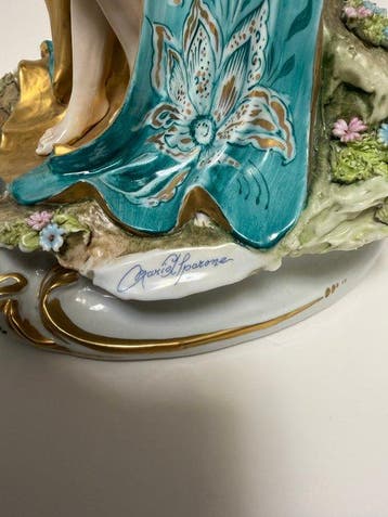 Capodimonte, M. Sparone - Figuur - Promise of Love in the
